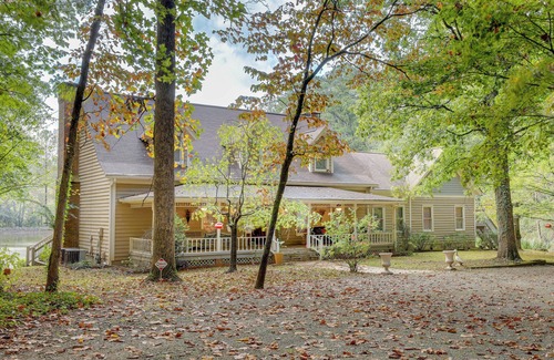 Lawrenceville Cottage | Lawrenceville Gem w/Boat Dock on Private Lake!