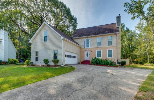 Lawrenceville House | Lawrenceville Home about 35 Mi to Downtown Atlanta!