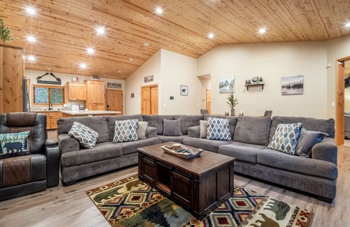 Summit Estates House | Lazy Bear Lodge by AvantStay | 🌲 Pine Tree Paradise w/Game Room