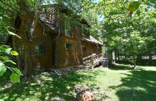Berkeley Springs Ski Chalet | Lazy Bear Retreat - Wifi, Pet Friendly, Grill, Fire Pit, Fireplace, Deck, Golf, Hiking