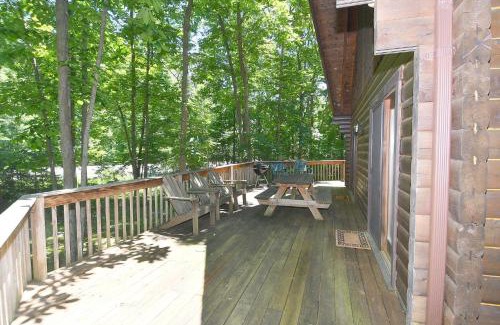 Berkeley Springs Ski Chalet | Lazy Bear Retreat - Wifi, Pet Friendly, Grill, Fire Pit, Fireplace, Deck, Golf, Hiking