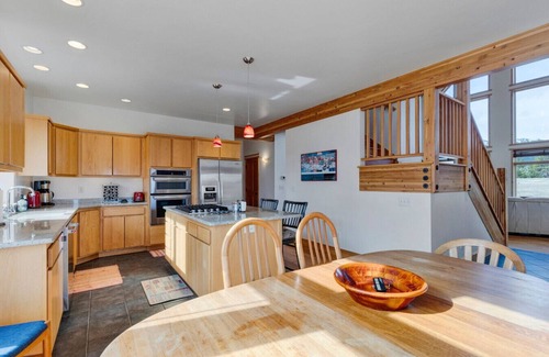 Hamilton Cabin | Lazy Bzzz Cabin Stunning Views