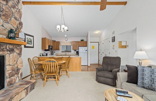 Osage Beach Condo | Lazy Days B-11 - Two Bedroom Apartment, Sleeps 6