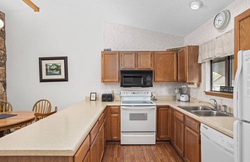 Osage Beach Condo | Lazy Days B-11 - Two Bedroom Apartment, Sleeps 6