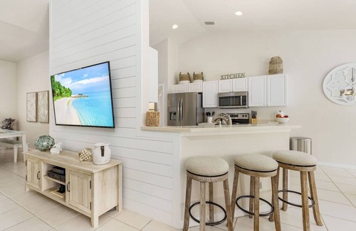 Central Naples House | Lazy days & lake views. Beautiful Naples pool home in Briarwood