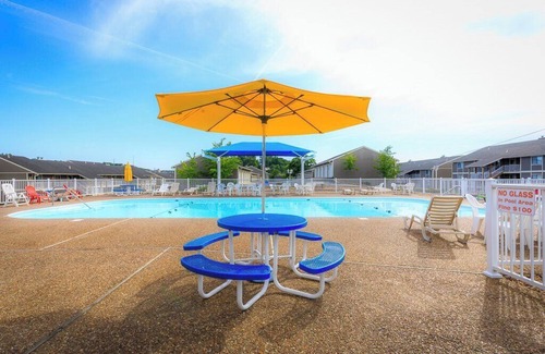 Osage Beach Condo | Lazy Days M-01B - One Bedroom Apartment, Sleeps 4