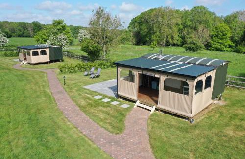Alresford Resort | 'LAZY DAYS' self contained Tiny Home for adults only