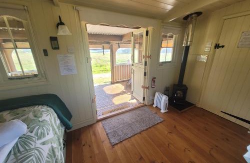 Alresford Resort | 'LAZY DAYS' self contained Tiny Home for adults only