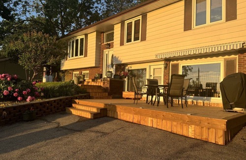 Prince Edward Apartment | LAZY DAYZ Sunset Views and 2 minutes drive to Picton Main Street