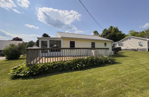 Malletts Bay House | Lazy Lake Days