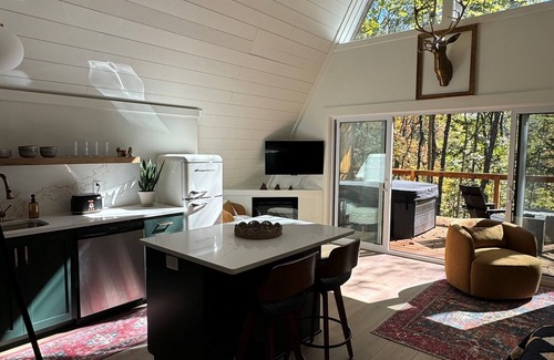 McArthur Cabin | Lazy Lane Cabins - Hickory Hollow