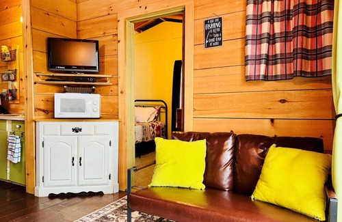 Leeds and the Thousand Islands Cabin | Lazy Maple Cabin on Charleston Lake