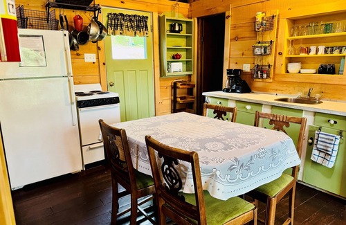 Leeds and the Thousand Islands Cabin | Lazy Maple Cabin on Charleston Lake