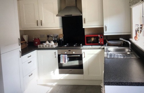 Oakham House | Lazy Nest - Sleeps 4, Parking, Garden & Hammocks