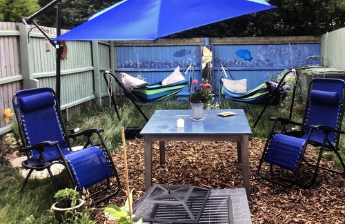 Oakham House | Lazy Nest - Sleeps 4, Parking, Garden & Hammocks