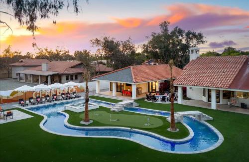 Glendale House | Lazy River Luxe 6 BR Sleeps 16 Pickleball Hot Tub