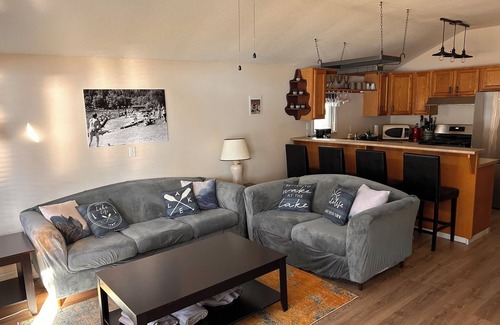 Cultus Lake House | Lazy Views @ rentcultus