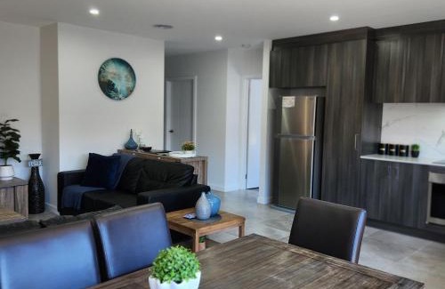 Shepparton South Apartment | Lbarza Elegant Family 3BR Townhouse close to shopping centre Kialla