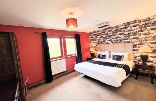 Kelty Ski Chalet | Lbtie Lodge with Two Private Hot Tubs - Fife - Loch Leven - Lomond Hills