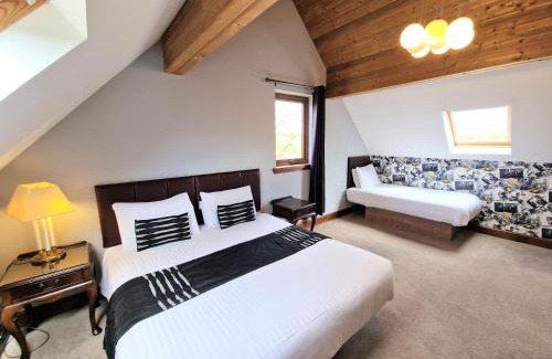 Kelty Ski Chalet | Lbtie Lodge with Two Private Hot Tubs - Fife - Loch Leven - Lomond Hills
