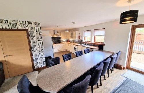 Kelty Ski Chalet | Lbtie Lodge with Two Private Hot Tubs - Fife - Loch Leven - Lomond Hills