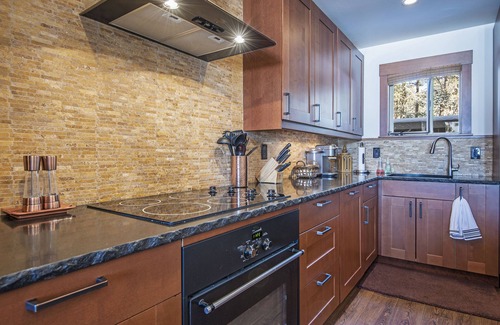 Black Butte Ranch Condo | LC025-26 | Modern split level two-bedroom condo with views of Cascade Range.