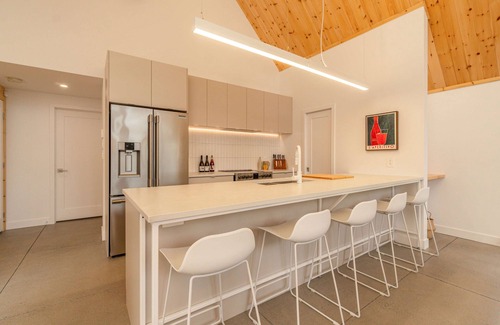 Shefford Cottage | Le Østa |Construction 2024| Hot Tub | Bromont 5kmn