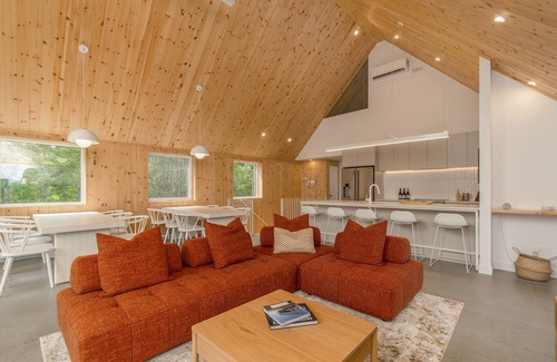 Shefford Cottage | Le Østa |Construction 2024| Hot Tub | Bromont 5kmn