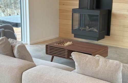 La Conception Ski Chalet | Le Ürban- Chalet avec Terrasse Spa BBQ vue Montagnes-près de Tremblant- nouveau