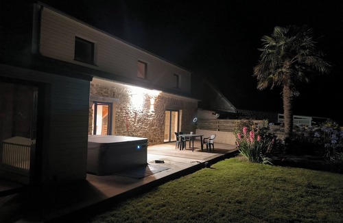 Saint-Segal House | Le 18 : Gîte 6/8 persons with SPA and Japanese SAUNA