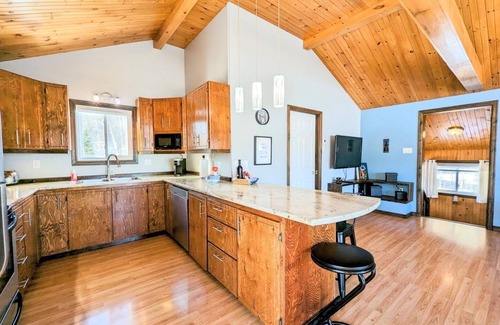 Lac-Saint-Paul Ski Chalet | Le 277 - ZeNature/Lac Navigable (pets welcome)