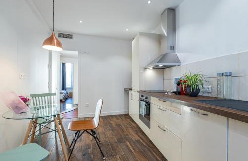 La Californie Apartment | LE 323 PROM - 2 chambres - AC - PARKING - tram et supermarché proches - Front de mer
