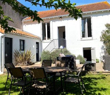 Quartier du Stade House | Le 64