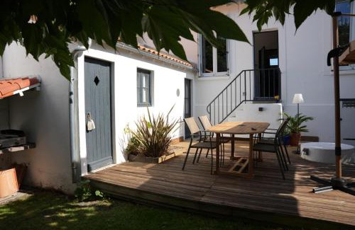 Quartier du Stade House | Le 64