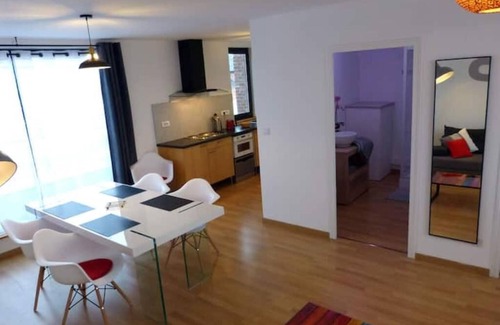Hallennes-lez-Haubourdin Apartment | "le 99B" modern, bright apartment, Queen size bed and connected TV