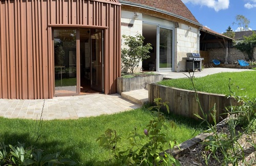 Chedigny House | Le Berceau de Carmen Large, cosy gite for 12 people