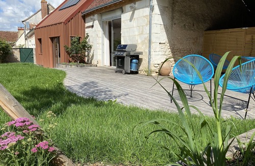 Chedigny House | Le Berceau de Carmen Large, cosy gite for 12 people