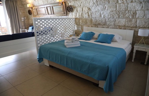 Halat House | Le Blanc Bleu