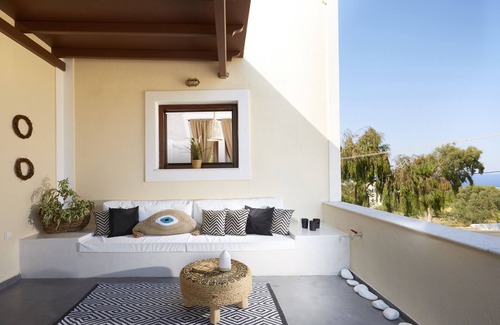 Messaria House | Le Blanc Suite Santorini Luxury and Family Friendly