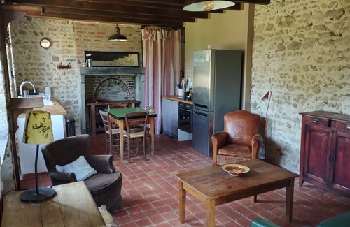 Cesset House | Le Bouchat: quiet cottage in the middle of the bocage, ideal for decompression