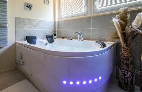 Cote Est Soquence Apartment | Le Boudoir de Fanny - Sauna/Balnéo/ciné/Hamacs