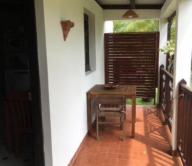 Ducos House | Le bungalow des bougainvilliers