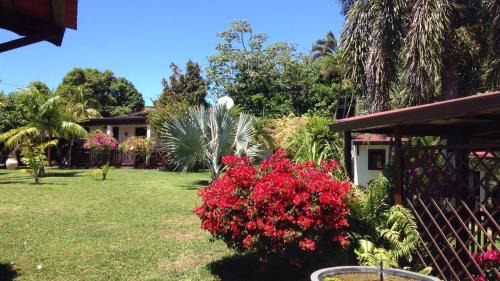 Ducos House | Le bungalow des bougainvilliers