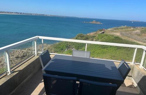 Rotheneuf-Le Pont House | Le Cézembre - vue 180 baie St Malo
