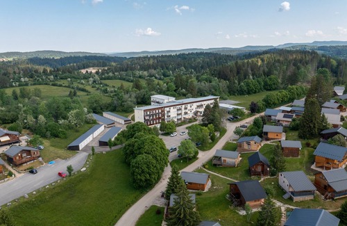 Saint-Laurent-en-Grandvaux Apartment | Le Chemin du bois - Station de ski accessible à pied et piscine