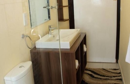 Tombeau Bay House | Le Cactus Guesthouse