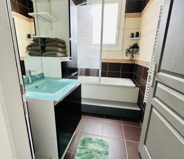 Pont-l'Eveque Apartment | Le Calme en Hyper-Centre