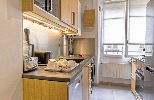 Saint-Louis Apartment | Le Carpe Diem - Les Demoiselles in Versailles, just a few yards from the Château