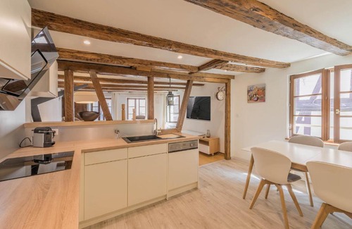 Historic Center Apartment | Le Carré d'or - Appartement avec vue Cathédrale