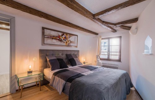 Historic Center Apartment | Le Carré d'or - Appartement avec vue Cathédrale